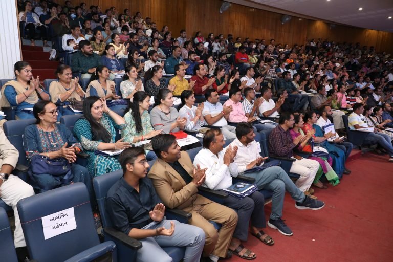 parenting veda mobile application best parenting app online course in gujarati and hindi daily parenting activity parenting webinar seminar workshop kit personal counseling child brain development child behavioral issue jitendra timbadiya - seminar photo gallery