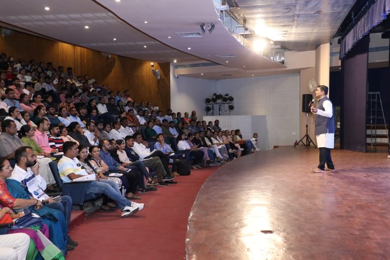 parenting veda mobile application best parenting app online course in gujarati and hindi daily parenting activity parenting webinar seminar workshop kit personal counseling child brain development child behavioral issue jitendra timbadiya - seminar photo gallery