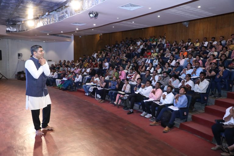 parenting veda mobile application best parenting app online course in gujarati and hindi daily parenting activity parenting webinar seminar workshop kit personal counseling child brain development child behavioral issue jitendra timbadiya - seminar photo gallery