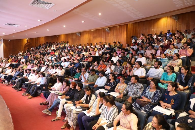 parenting veda mobile application best parenting app online course in gujarati and hindi daily parenting activity parenting webinar seminar workshop kit personal counseling child brain development child behavioral issue jitendra timbadiya - seminar photo gallery